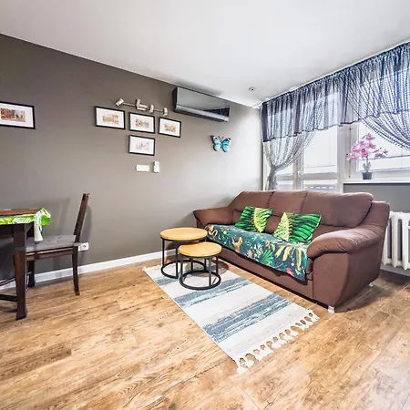 Mikolajow Cosy By Bookinghost Lägenhet